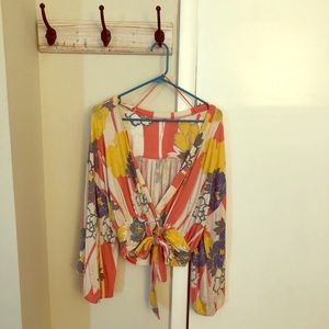 Free people that’s a wrap floral top 🌸